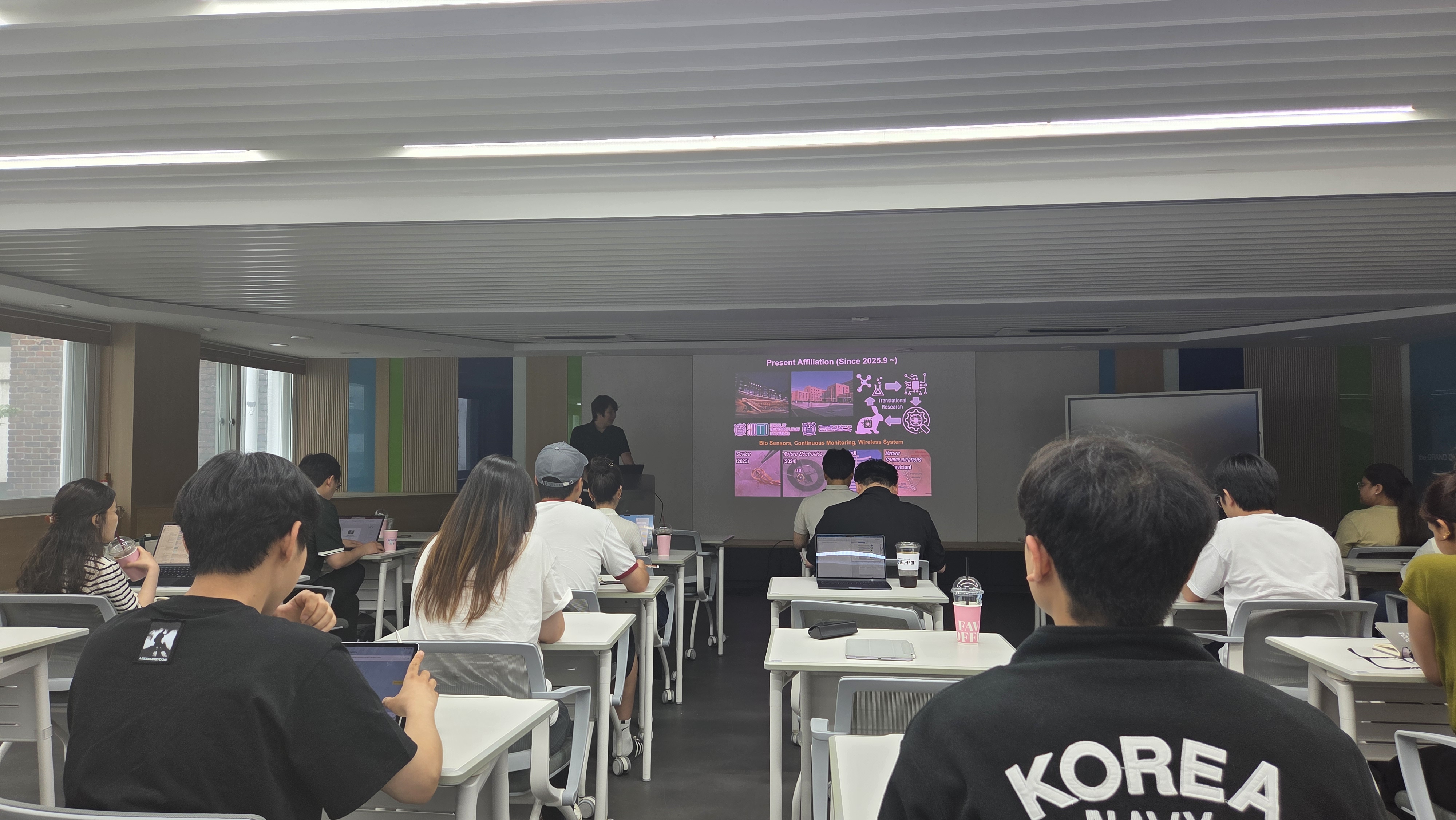 260810(월) 이원령 교수님 [Conformable Optical Bioelectronics for  Wireless Bios...